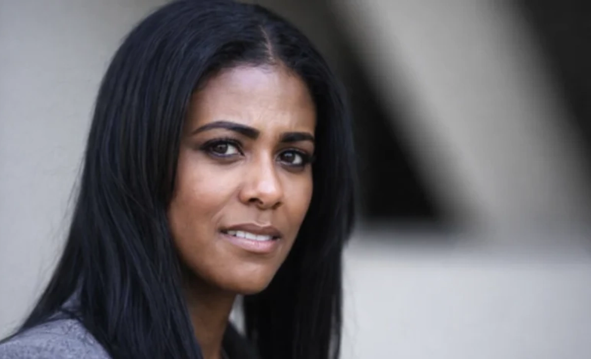 Tyna Karageorge private figure connected to Brian Urlacher custody dispute